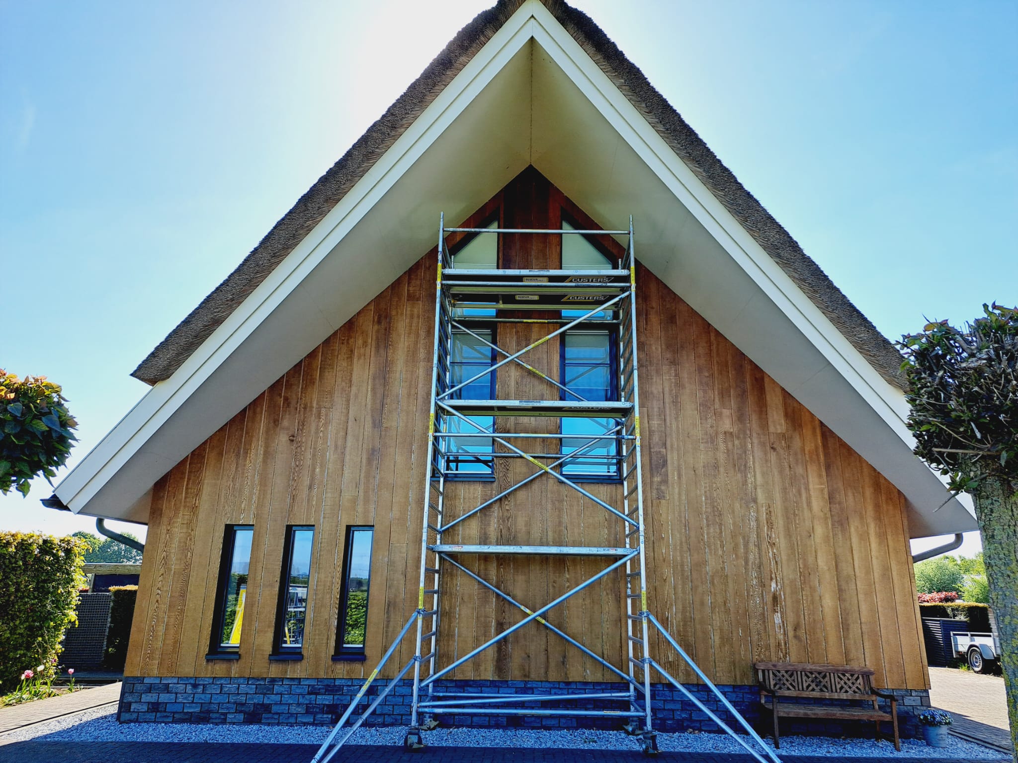 Gevel vóór schuren en oliën